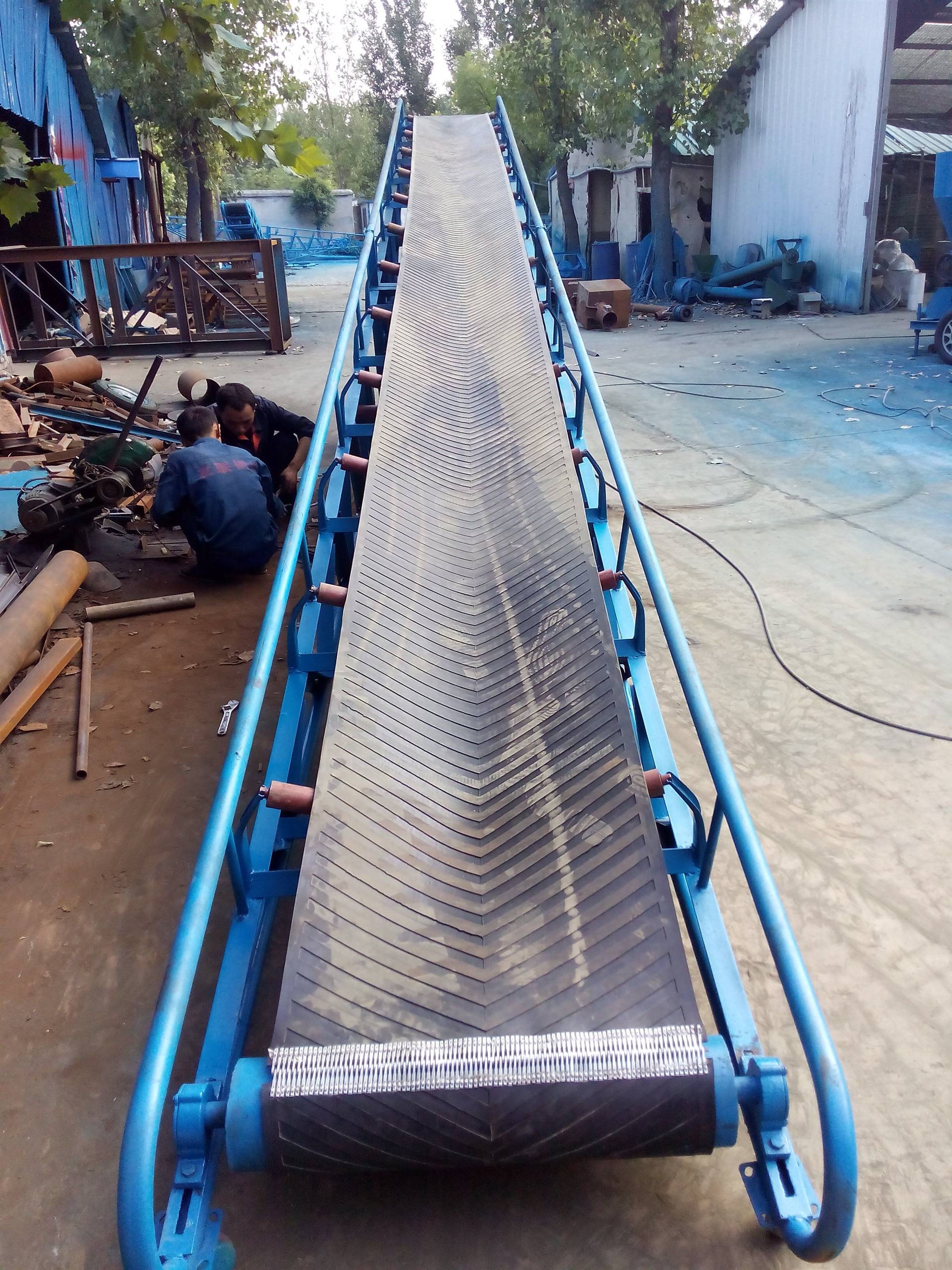 爬坡膠帶機(jī) 手拉升降帶式輸送機(jī) 砂石裝卸車(chē)運(yùn)輸機(jī)